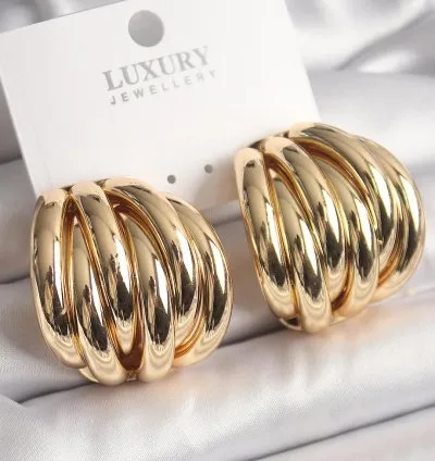 Pirinç Gold Renk Çoklu Halka Model Kadın Küpe