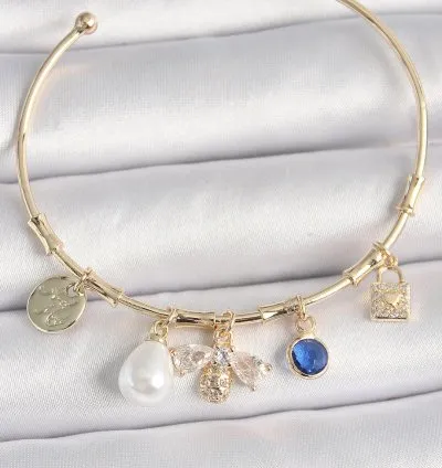 Pirinç Gold Renk Zirkon Taşlı Arı Figür İnci Detay Charm Kadın Bileklik